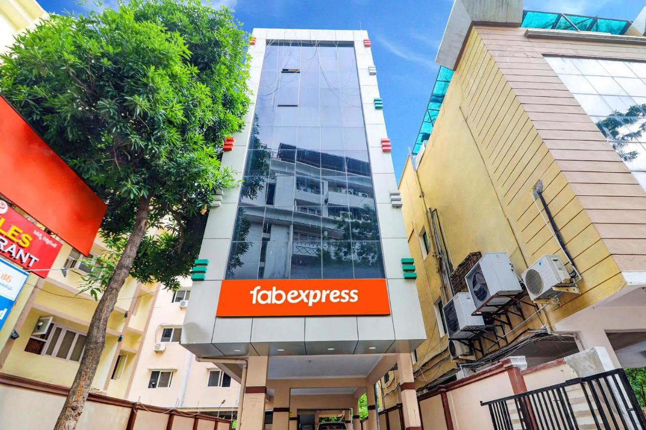 Fabexpress Mid Town Hotel Hyderabad Bagian luar foto
