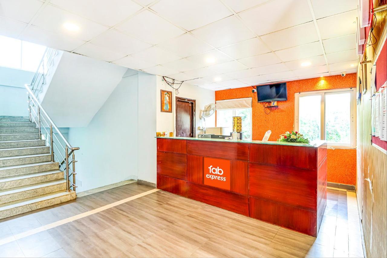 Fabexpress Mid Town Hotel Hyderabad Bagian luar foto