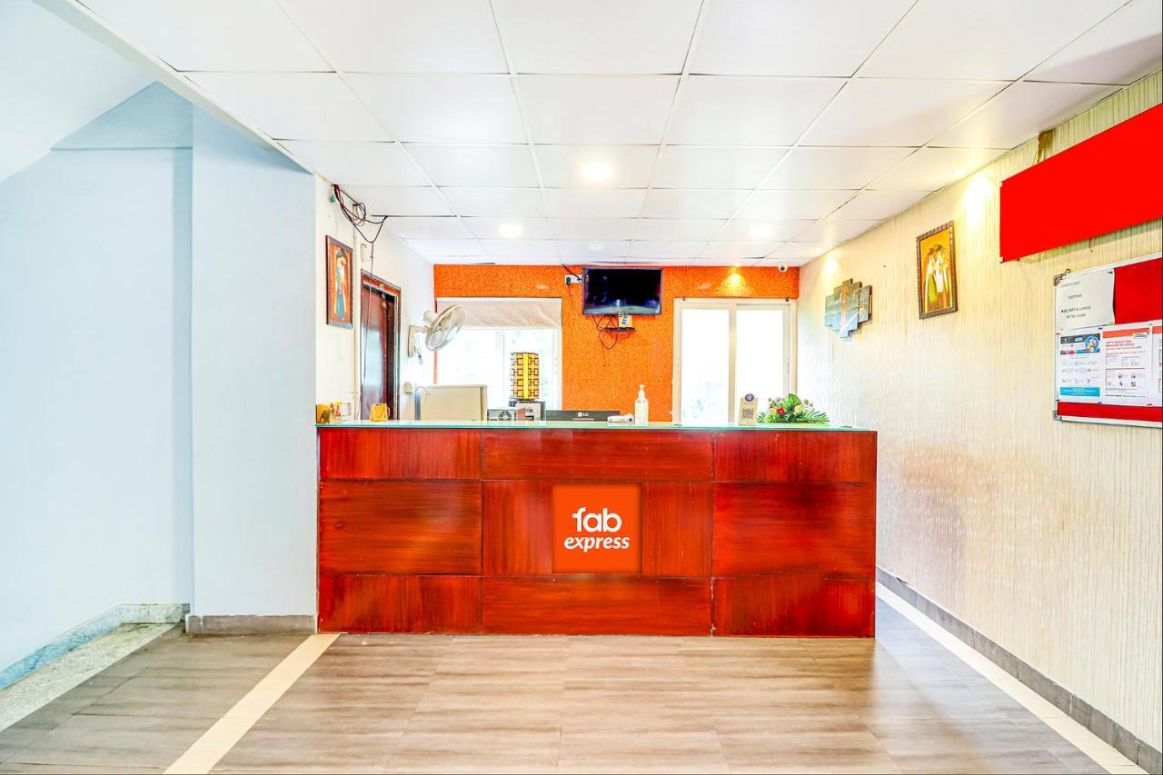 Fabexpress Mid Town Hotel Hyderabad Bagian luar foto
